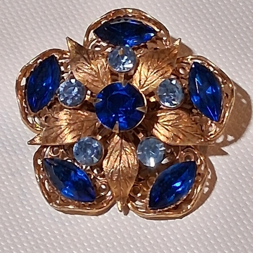 * Vintage Peacock Blue Rhinestones Flower Pin Brooch